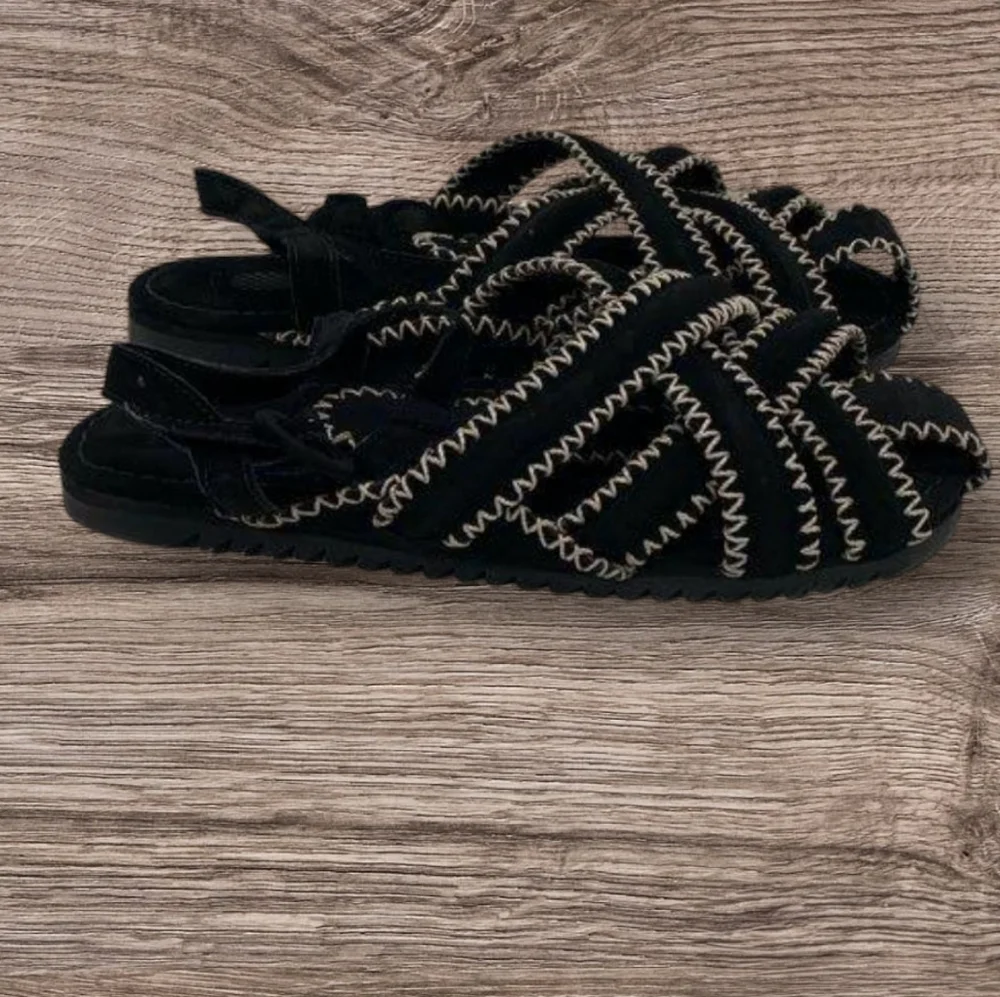 Farm Rio Black Zigzag Stitch Sandals